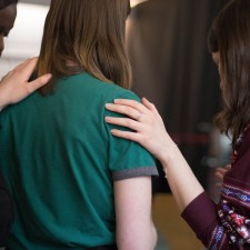 girls praying